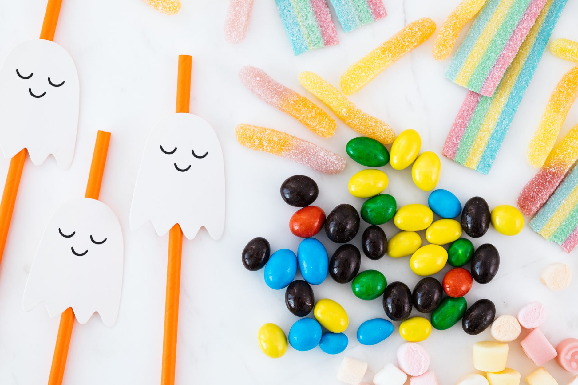 Chuches de Halloween y pajitas de fantasma para los detalles de los invitados